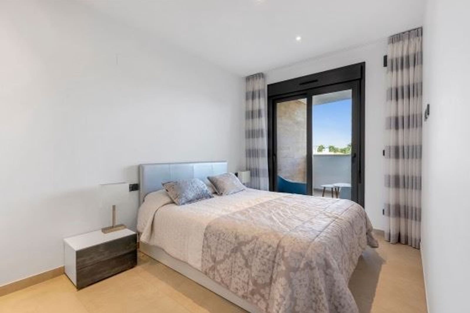 2 bedroom Apartment for sale in La Zenia with pool - € 335,000 (Ref: 9399813)