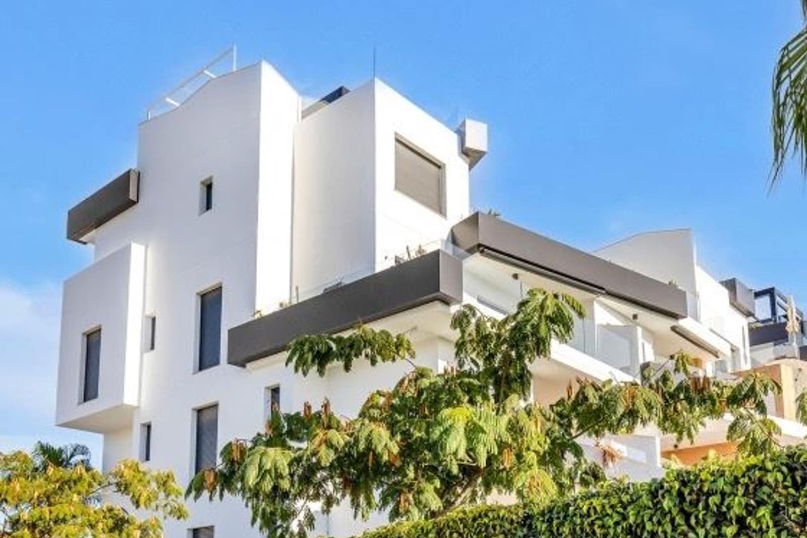 2 bedroom Apartment for sale in La Zenia with pool - € 335,000 (Ref: 9399813)