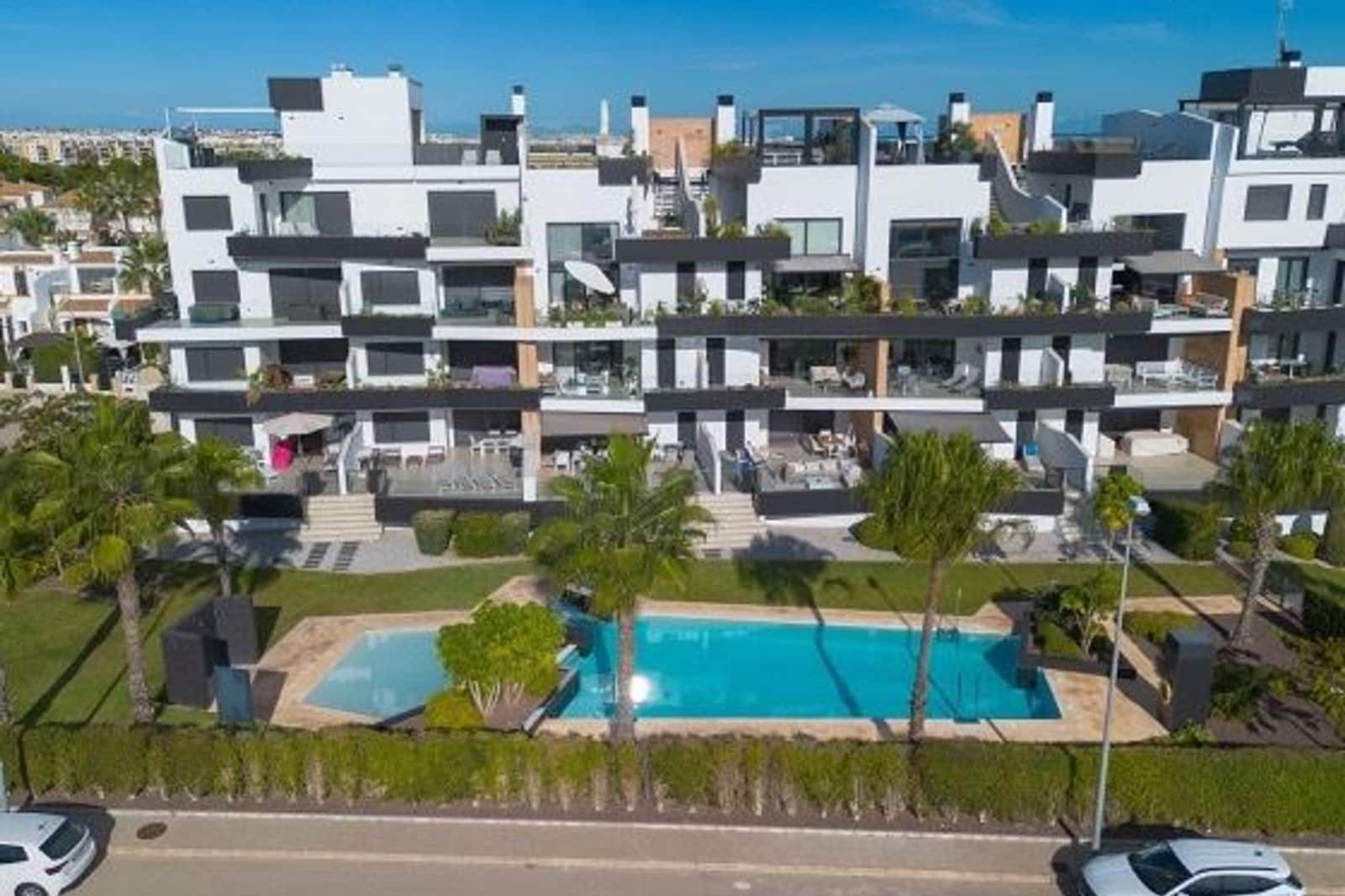 2 bedroom Apartment for sale in La Zenia with pool - € 335,000 (Ref: 9399813)