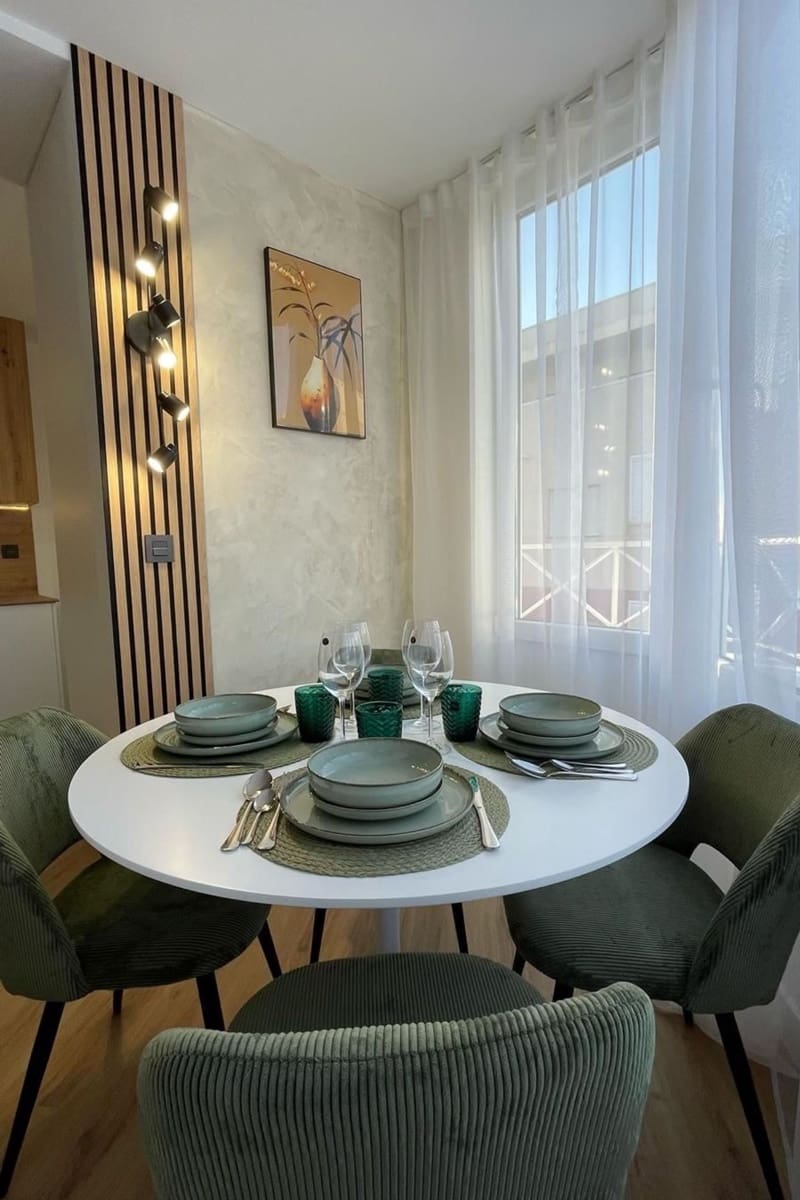 Apartamento de 2 habitaciones en Torrevieja en venta con piscina - 190.000 € (Ref: 9401753)