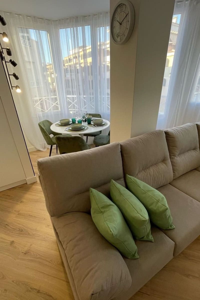 Apartamento de 2 habitaciones en Torrevieja en venta con piscina - 190.000 € (Ref: 9401753)