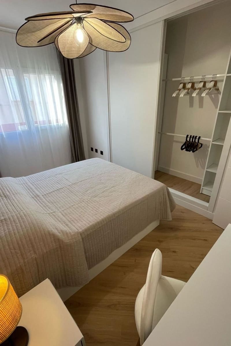 Apartamento de 2 habitaciones en Torrevieja en venta con piscina - 190.000 € (Ref: 9401753)