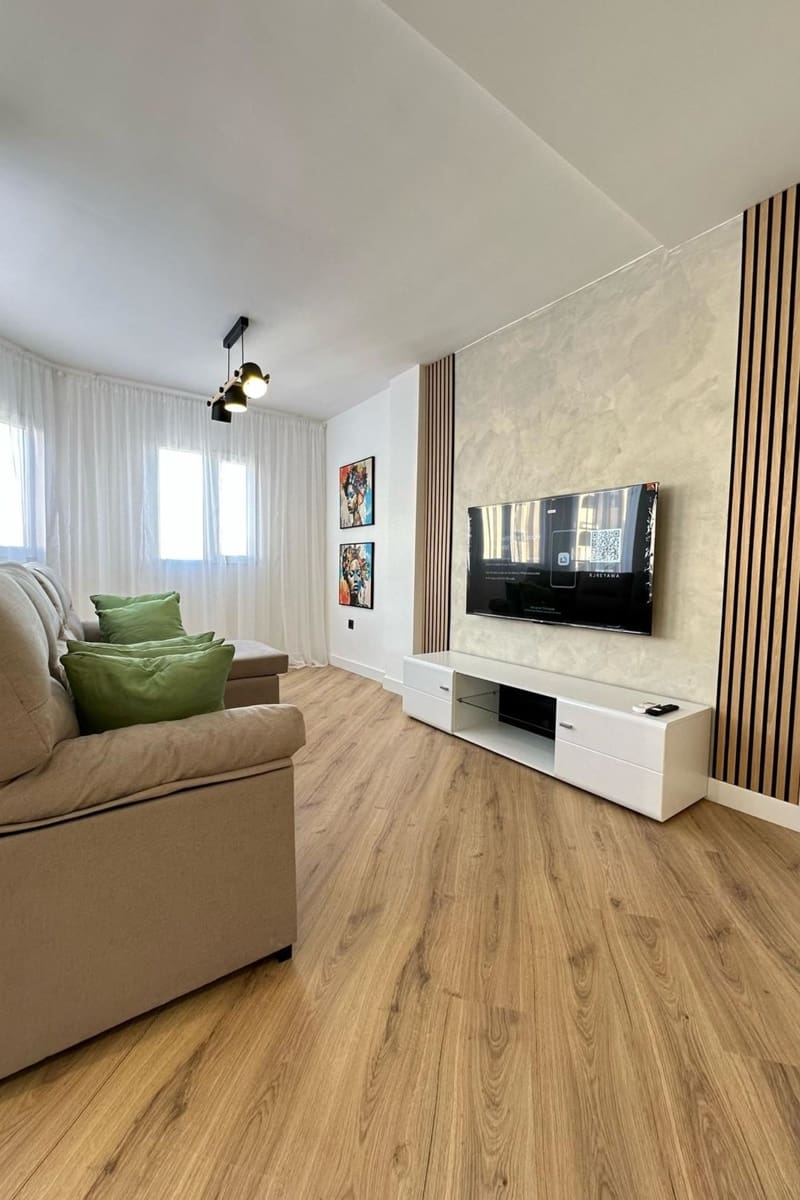 Apartamento de 2 habitaciones en Torrevieja en venta con piscina - 190.000 € (Ref: 9401753)