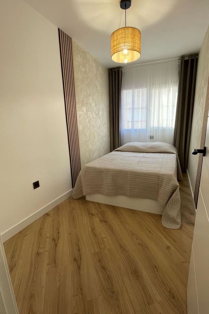 Apartamento de 2 habitaciones en Torrevieja en venta con piscina - 190.000 € (Ref: 9401753)