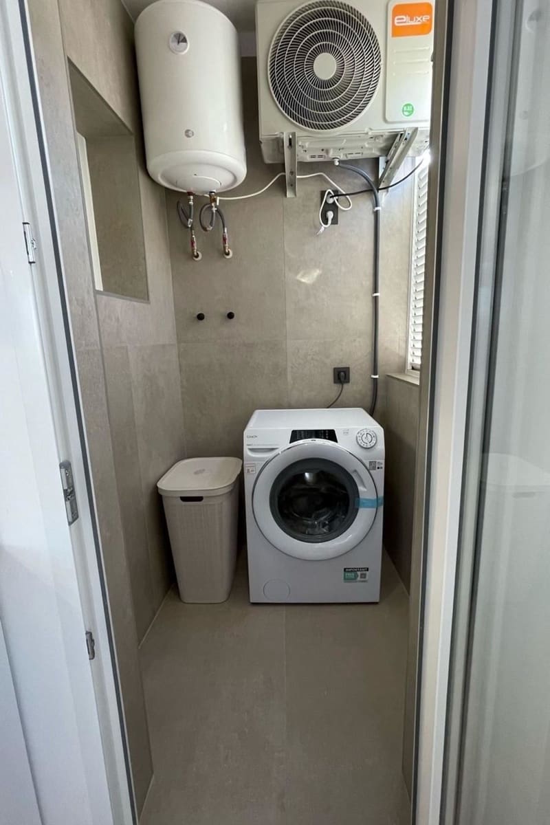 Apartamento de 2 habitaciones en Torrevieja en venta con piscina - 190.000 € (Ref: 9401753)