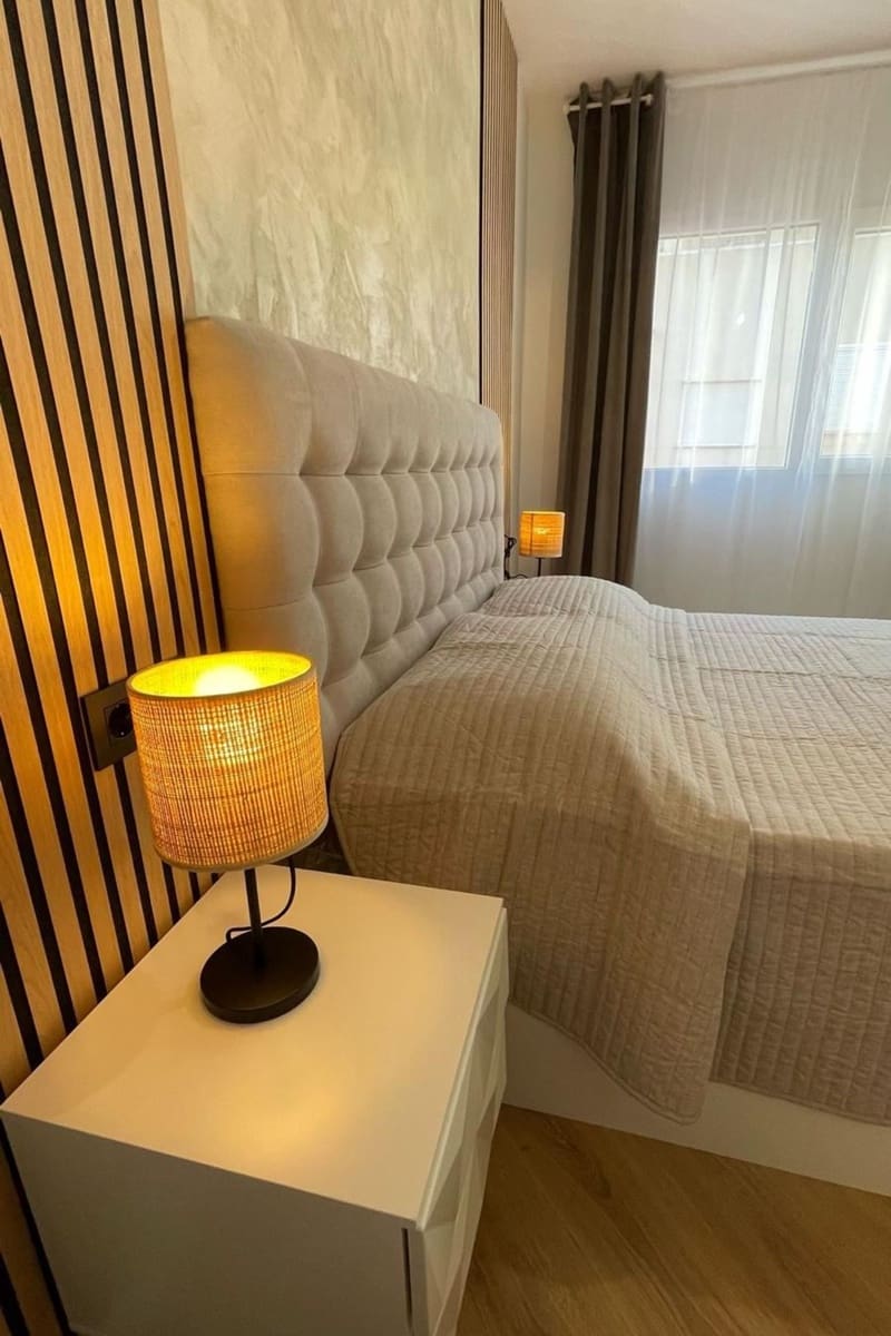 Apartamento de 2 habitaciones en Torrevieja en venta con piscina - 190.000 € (Ref: 9401753)