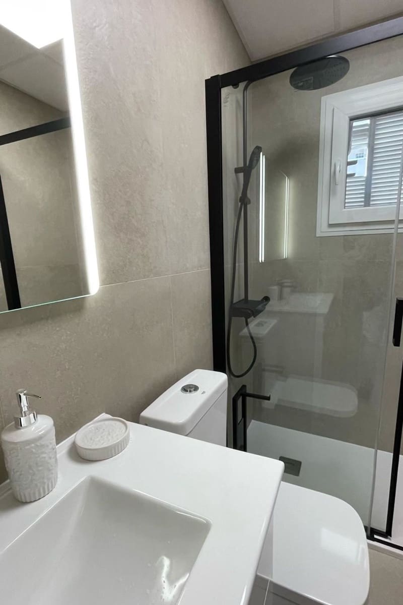 Apartamento de 2 habitaciones en Torrevieja en venta con piscina - 190.000 € (Ref: 9401753)