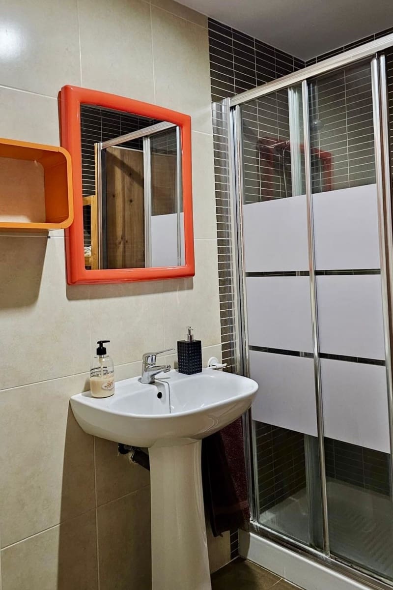 Huoneisto myytävänä paikassa Alicante kaupunki mukana uima-altaan - 185 000 € (Ref: 9402523)