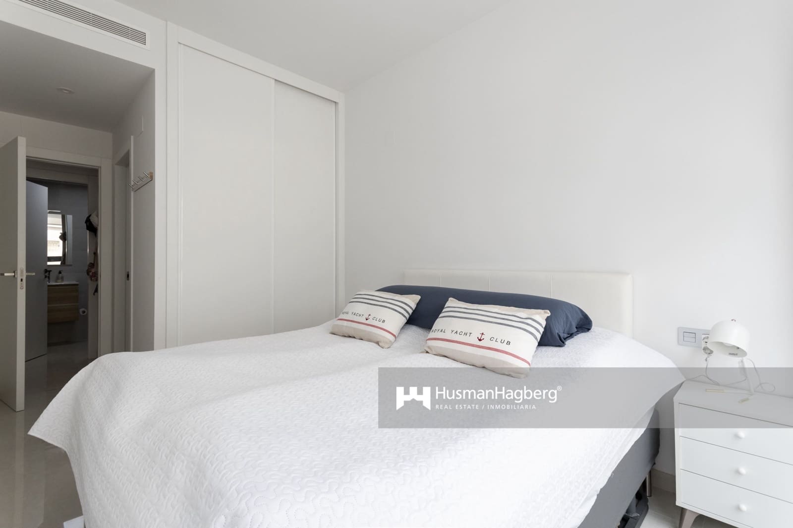 Apartamento de 2 habitaciones en Torrevieja en venta con piscina - 189.900 € (Ref: 9402525)