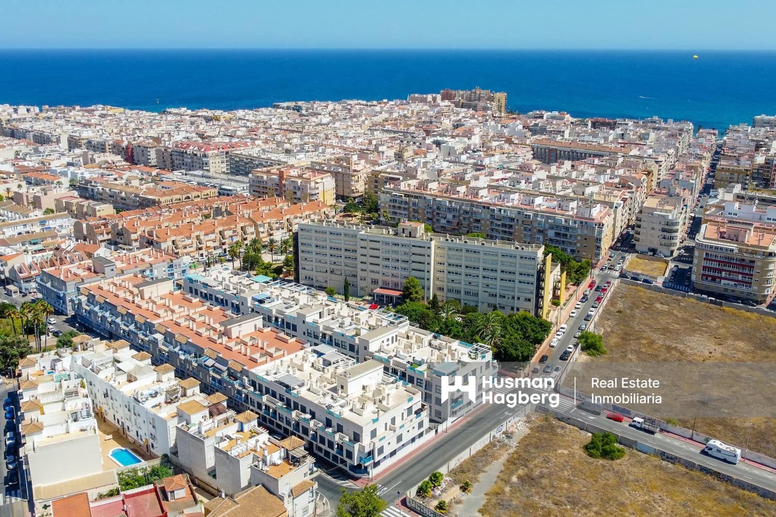 Apartamento de 2 habitaciones en Torrevieja en venta con piscina - 189.900 € (Ref: 9402525)