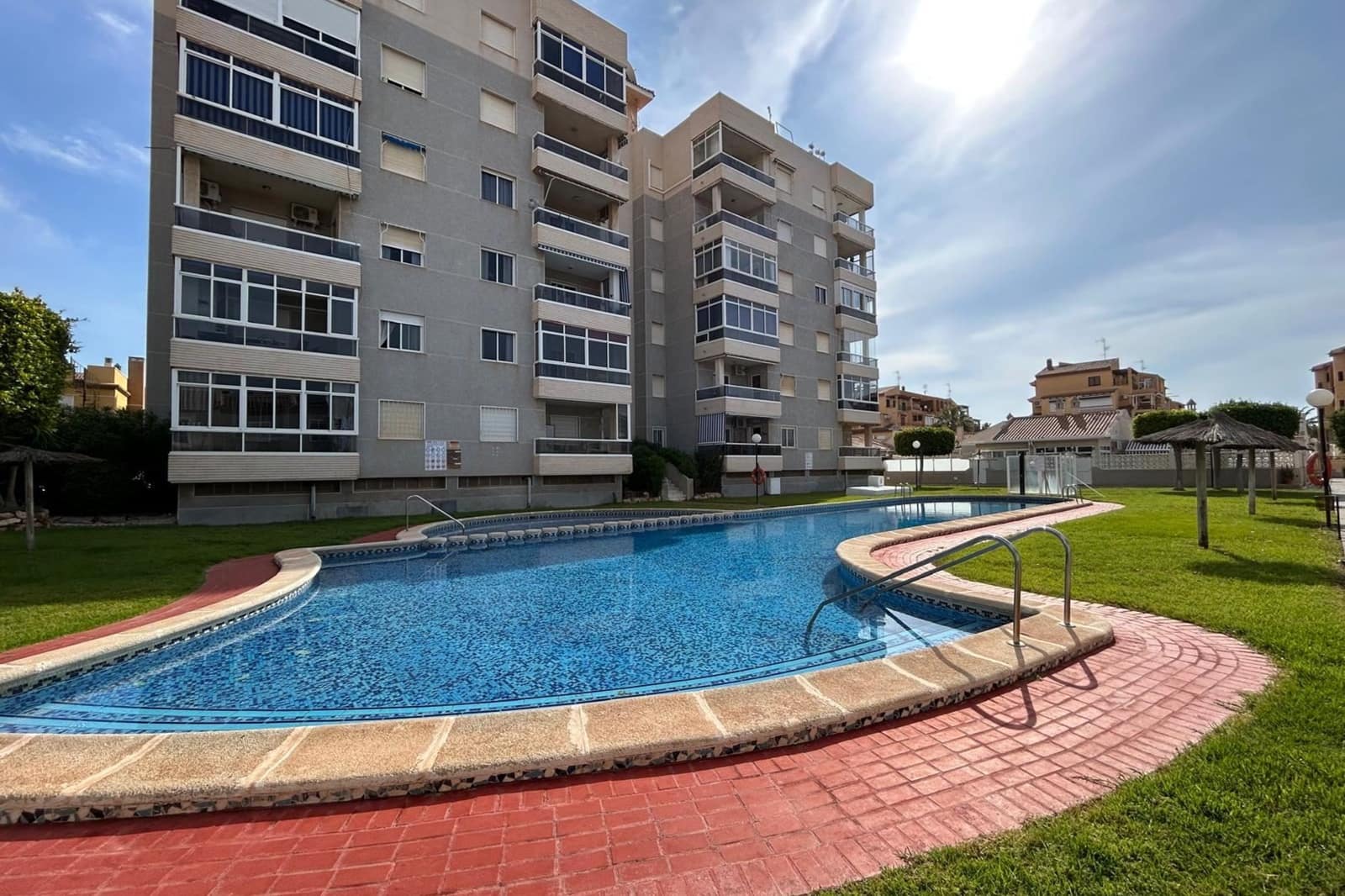 3 soveværelse Byhus til salg i Torrevieja med swimmingpool - € 225.000 (Ref: 9402528)