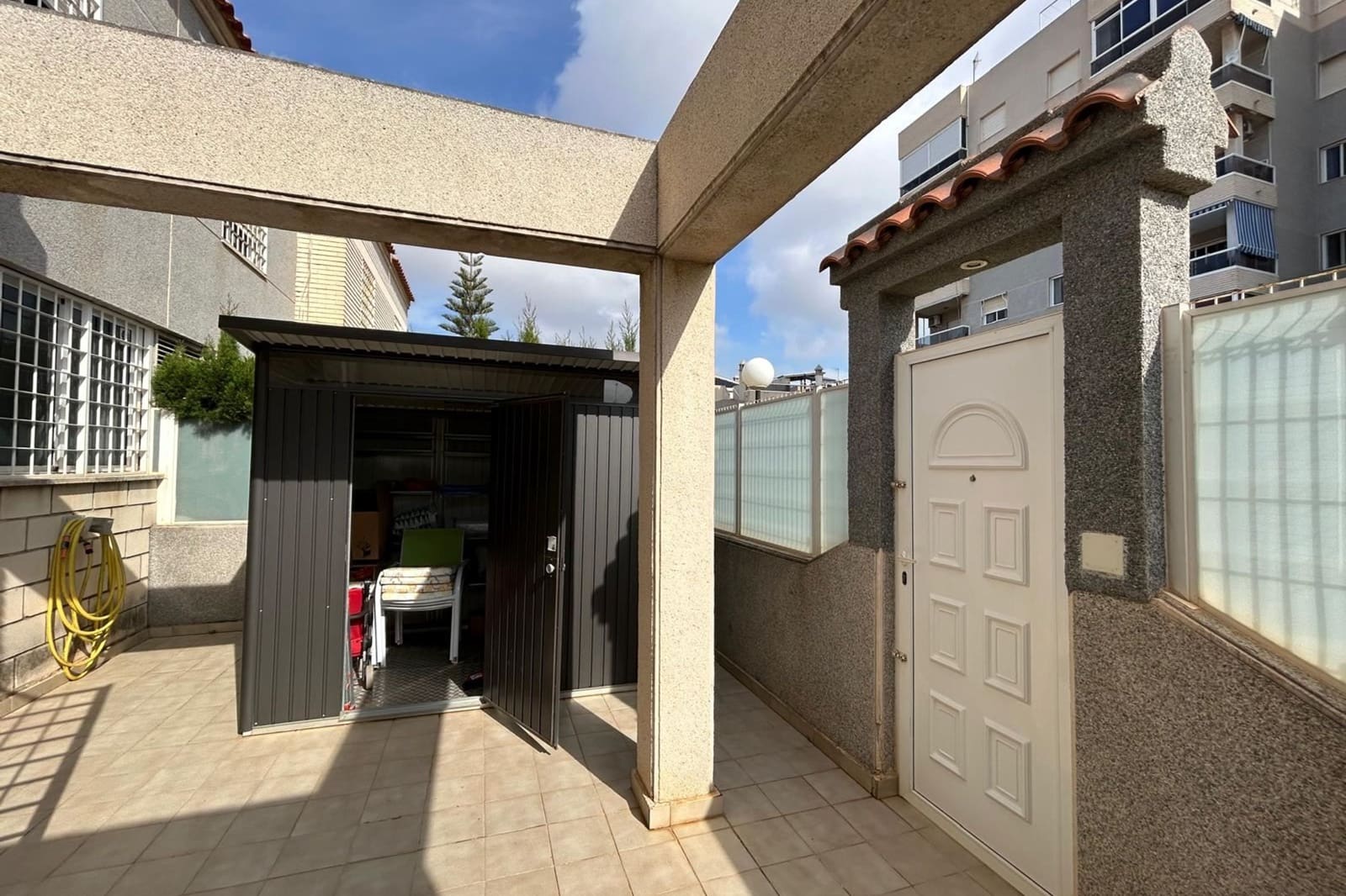 3 soveværelse Byhus til salg i Torrevieja med swimmingpool - € 225.000 (Ref: 9402528)