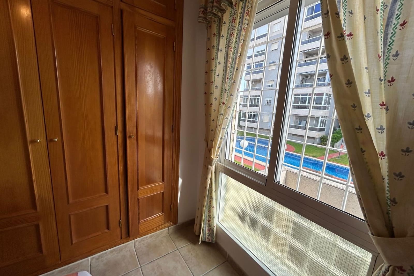 3 soveværelse Byhus til salg i Torrevieja med swimmingpool - € 225.000 (Ref: 9402528)