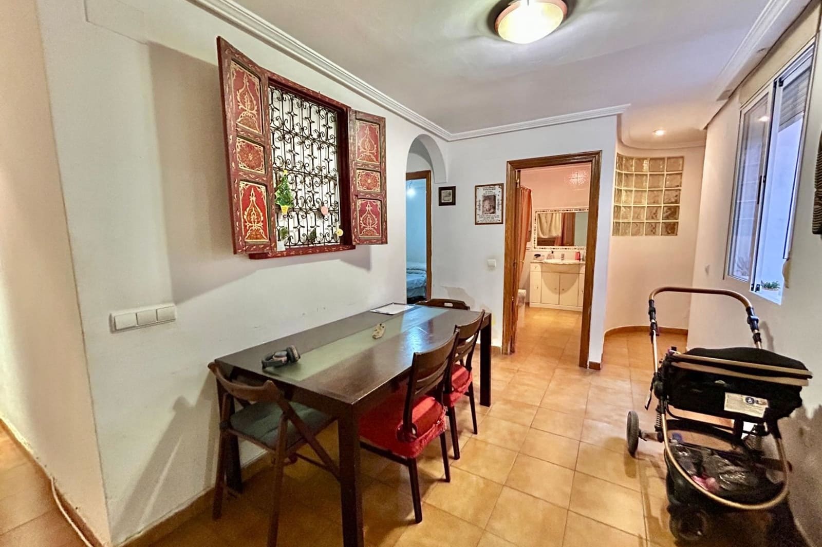 2 soverom Leilighet til salgs i Alicante by med svømmebasseng - € 205 000 (Ref: 9402529)