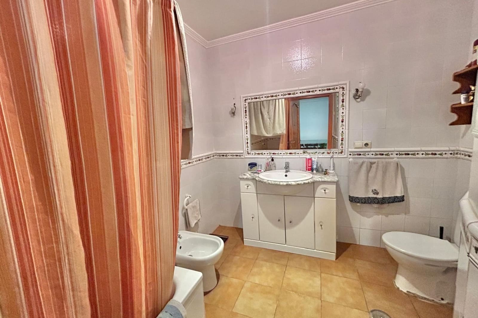 2 soverom Leilighet til salgs i Alicante by med svømmebasseng - € 205 000 (Ref: 9402529)