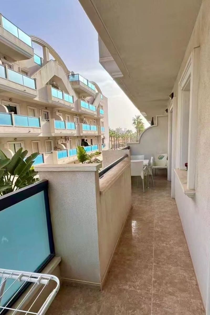 Apartamento de 2 habitaciones en Cabo Roig en venta con piscina - 185.000 € (Ref: 9402561)