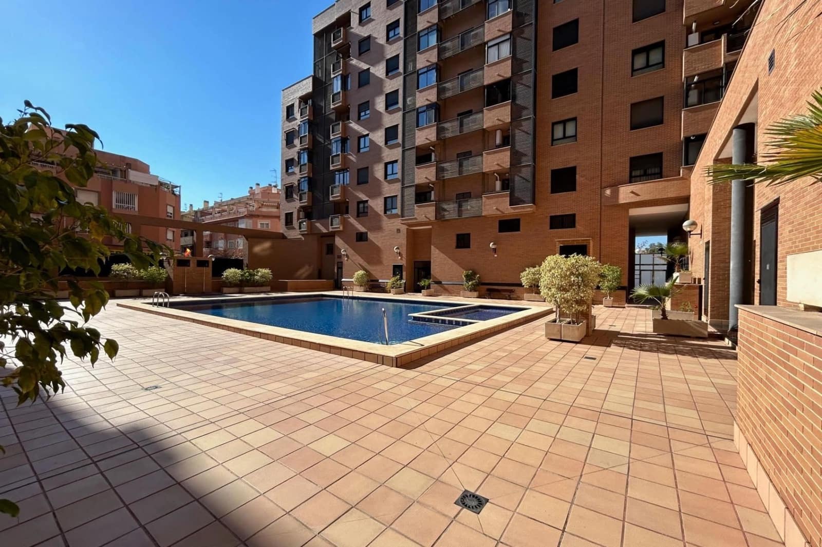 2 soverom Leilighet til salgs i Alicante by med svømmebasseng - € 298 900 (Ref: 9409761)