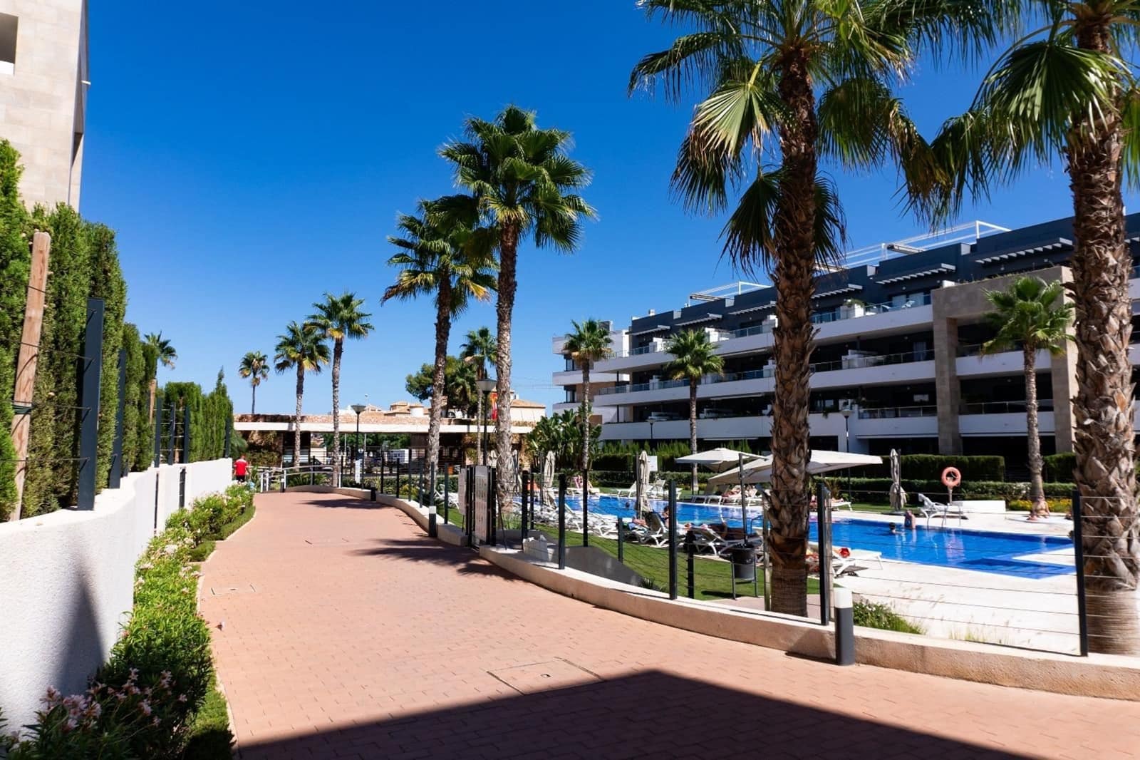 2 bedroom Apartment for sale in Playa Flamenca with pool - € 385,000 (Ref: 9410089)