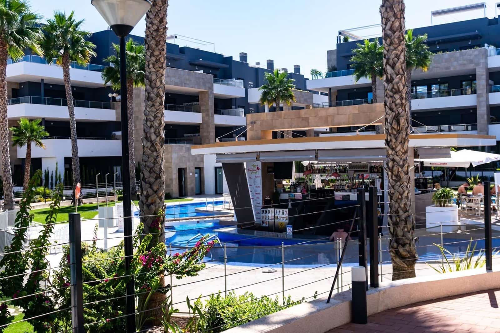 2 bedroom Apartment for sale in Playa Flamenca with pool - € 385,000 (Ref: 9410089)