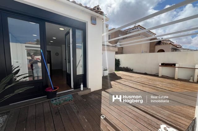 Casa de 3 habitaciones en Torre del Moro, Torrevieja en venta con piscina - 255.000 € (Ref: 9412821)