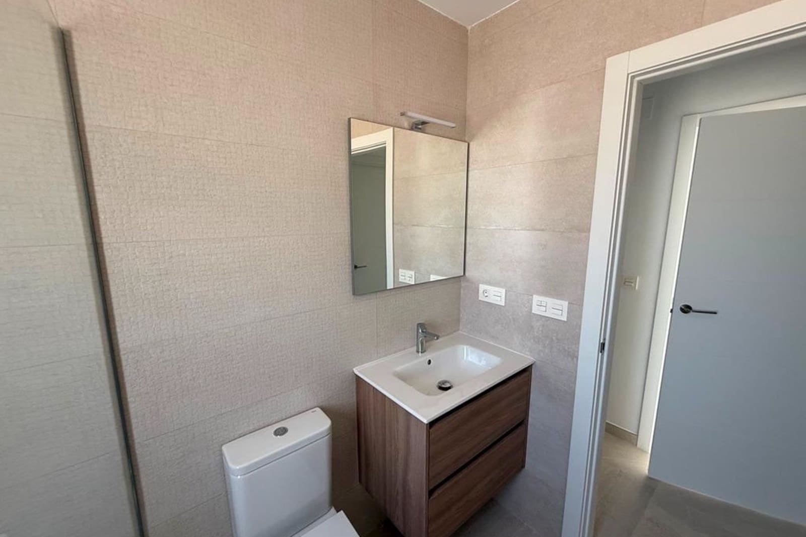 3 bedroom Villa for sale in Pinoso with pool - € 356,000 (Ref: 9420477)