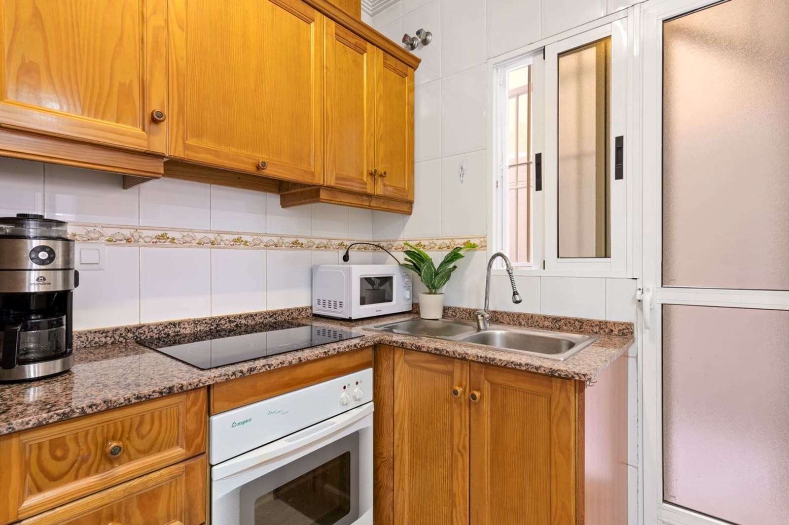 Apartamento de 2 habitaciones en Torrevieja en venta con piscina - 129.000 € (Ref: 9425807)