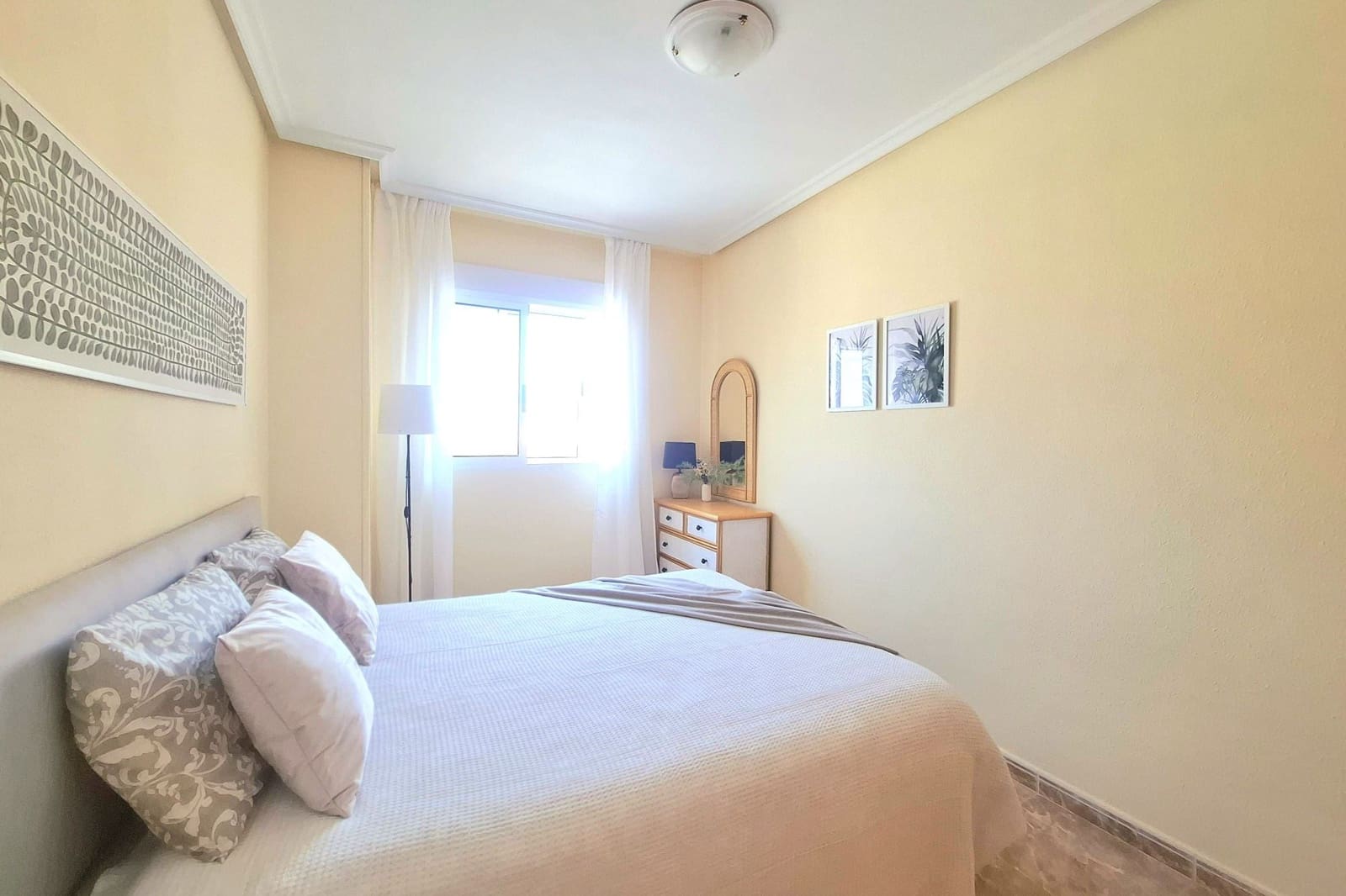 2 makuuhuone Huoneisto myytävänä paikassa Torrevieja mukana uima-altaan - 149 000 € (Ref: 9426207)