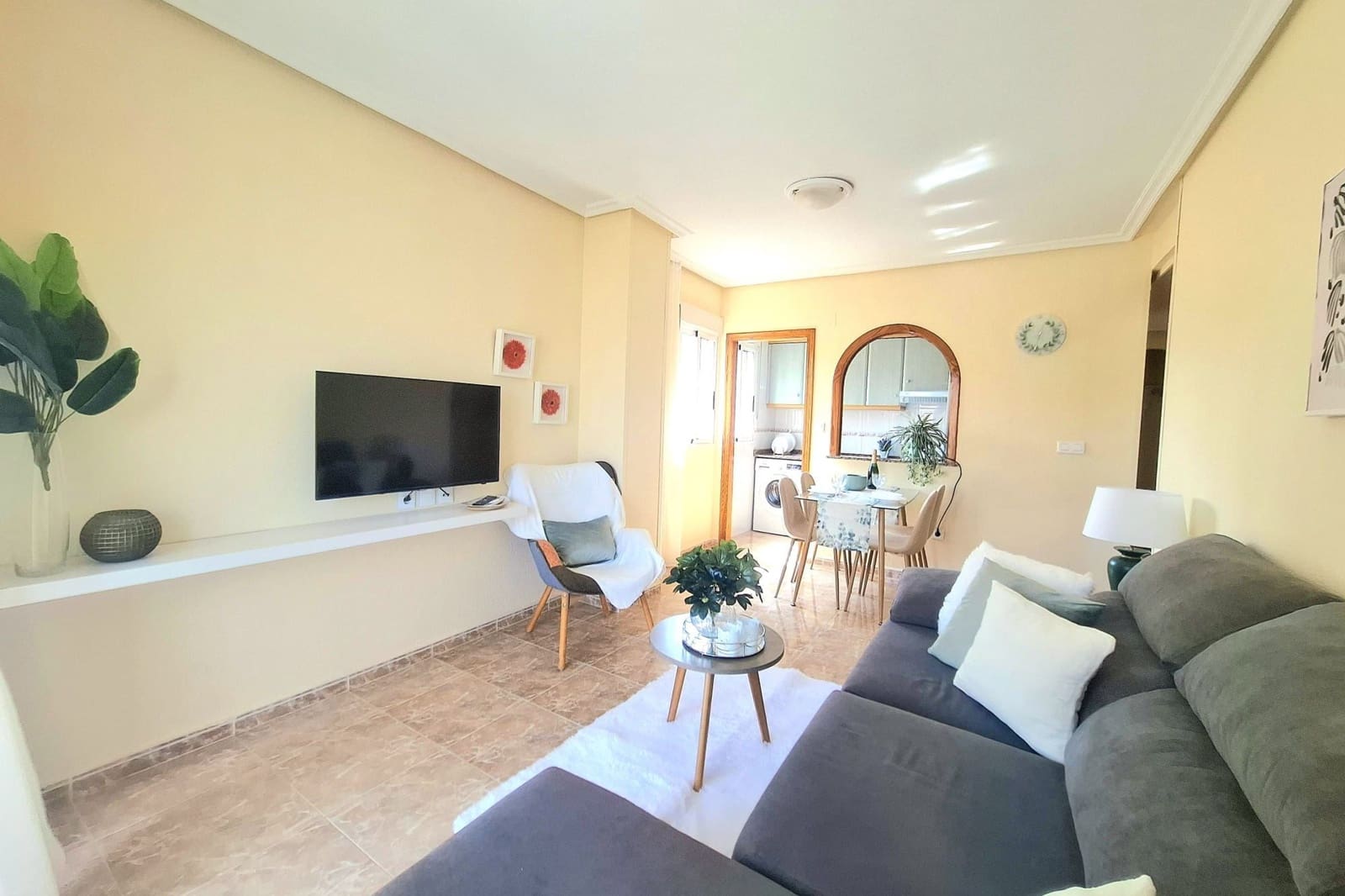 2 makuuhuone Huoneisto myytävänä paikassa Torrevieja mukana uima-altaan - 149 000 € (Ref: 9426207)
