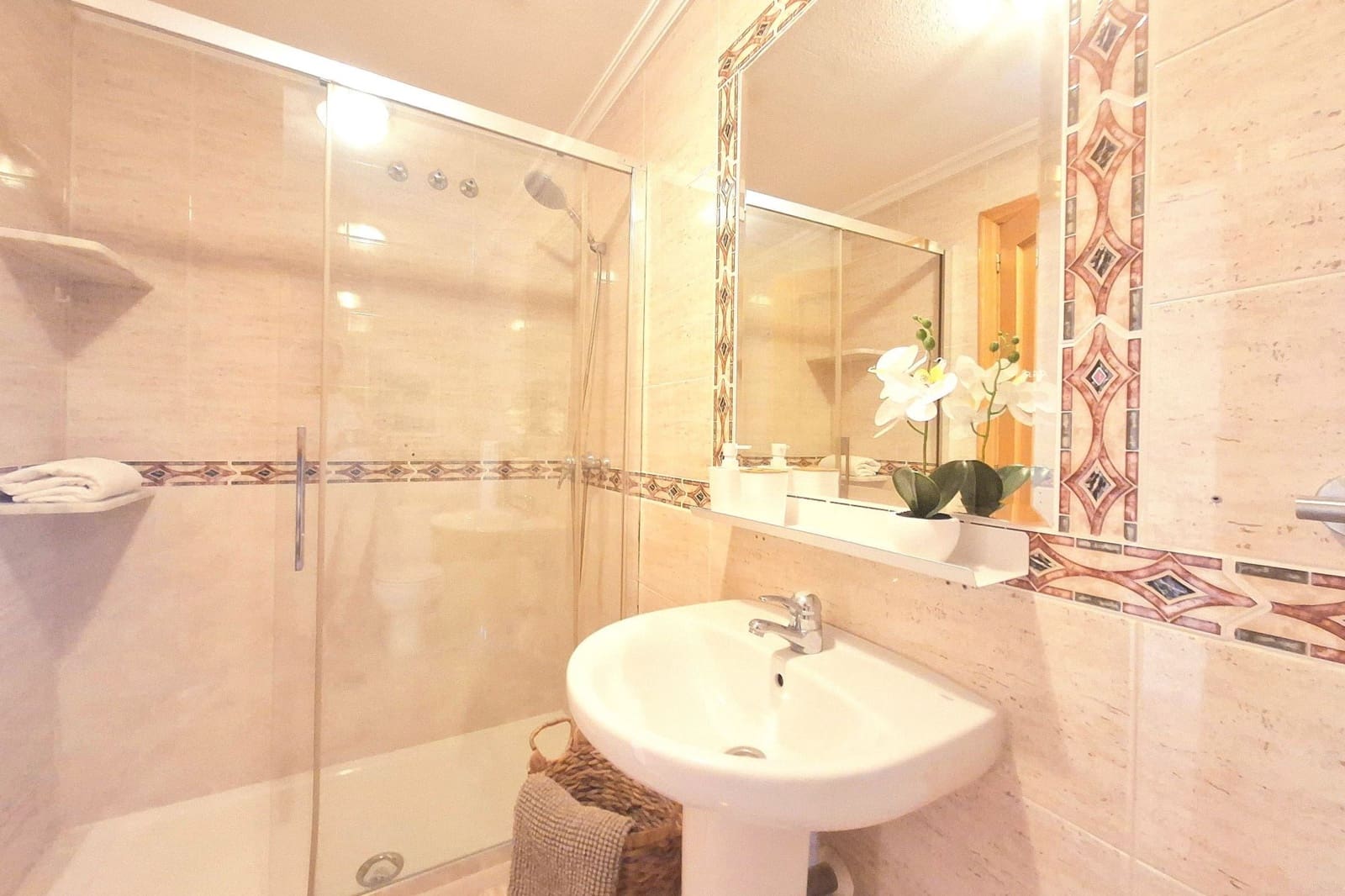 2 makuuhuone Huoneisto myytävänä paikassa Torrevieja mukana uima-altaan - 149 000 € (Ref: 9426207)