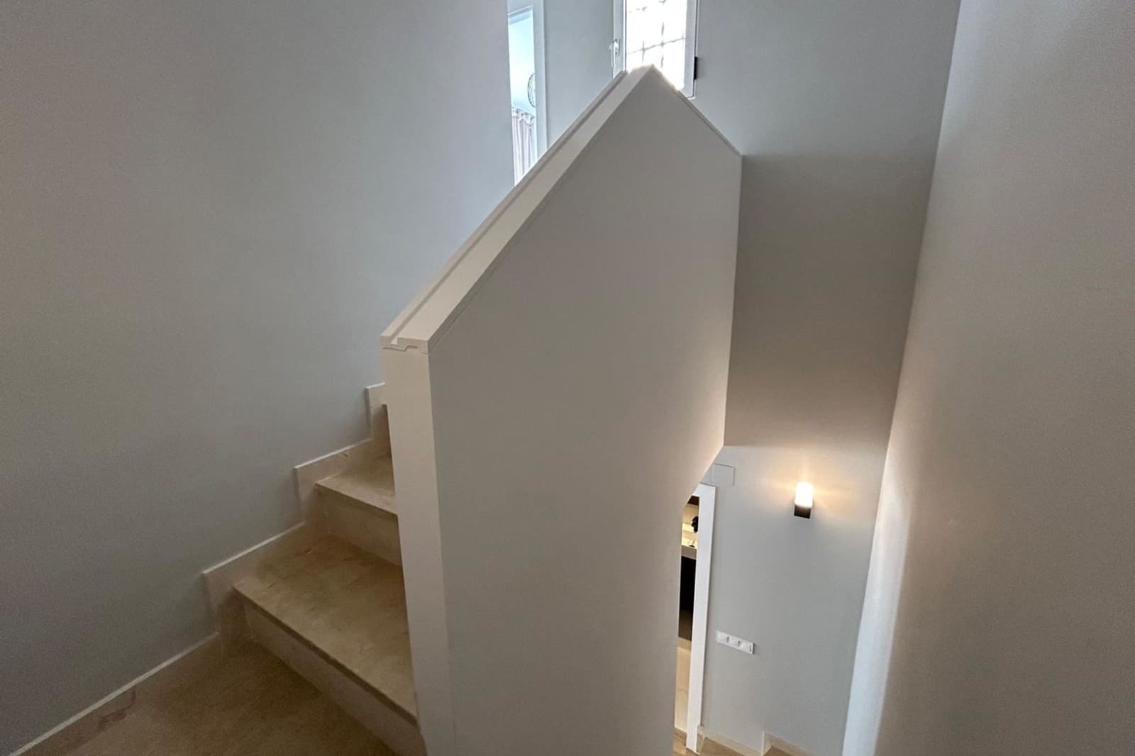 3 makuuhuone Omakotitalo myytävänä paikassa La Florida mukana uima-altaan - 288 000 € (Ref: 9428788)