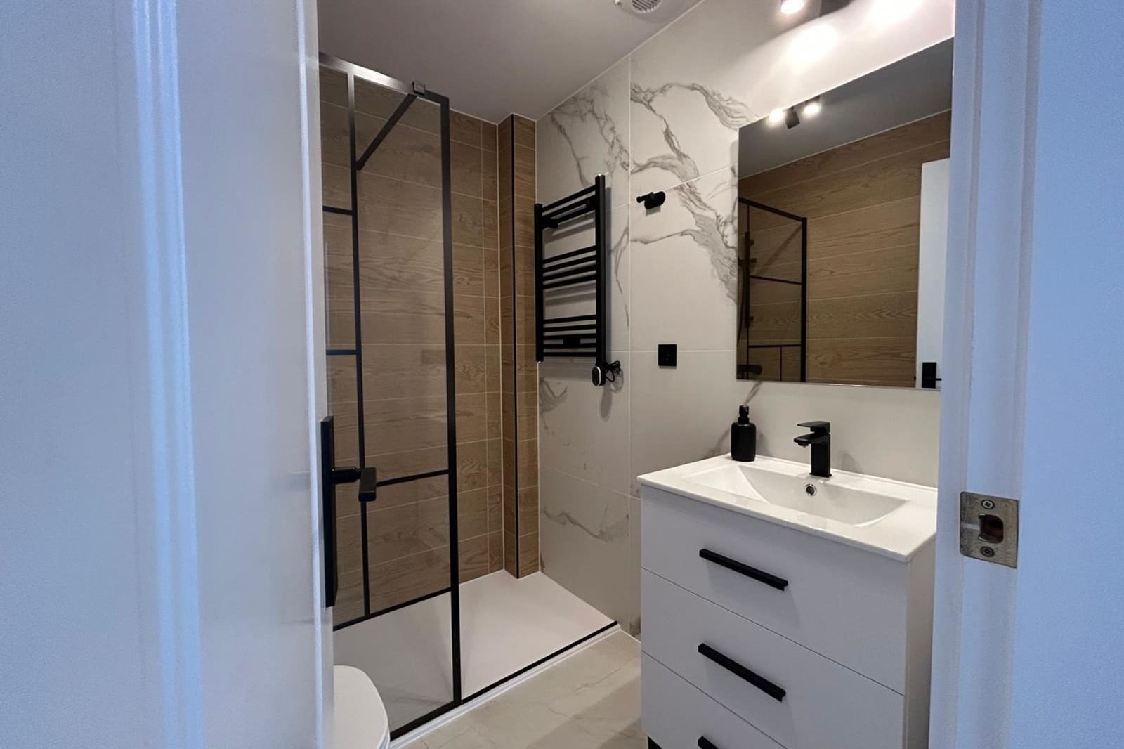 3 makuuhuone Omakotitalo myytävänä paikassa La Florida mukana uima-altaan - 288 000 € (Ref: 9428788)