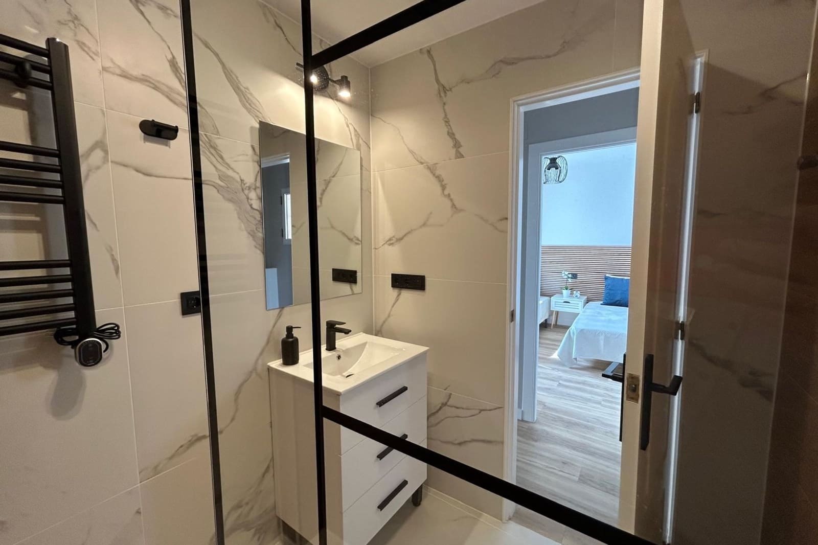 3 makuuhuone Omakotitalo myytävänä paikassa La Florida mukana uima-altaan - 288 000 € (Ref: 9428788)