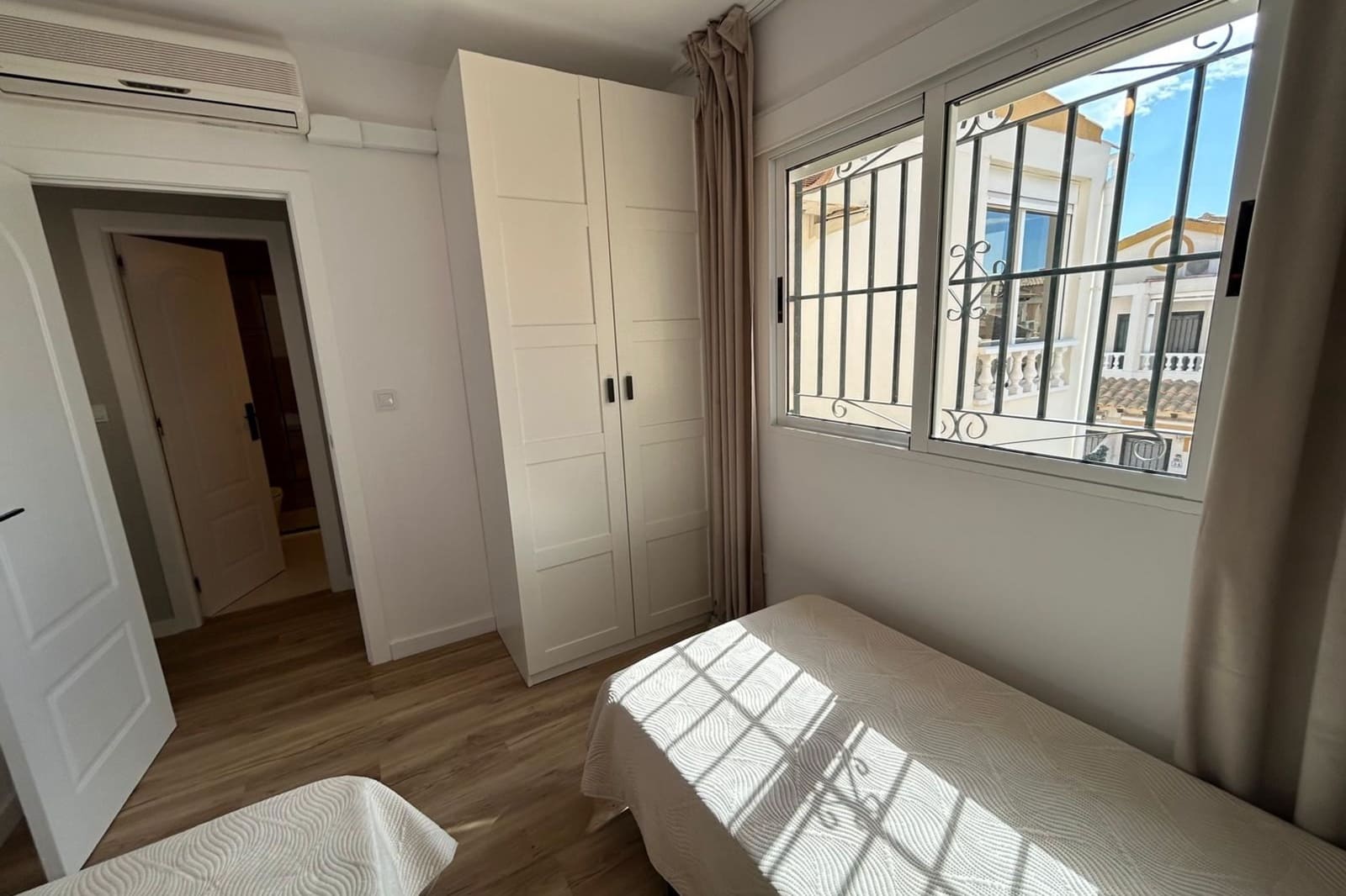 3 makuuhuone Omakotitalo myytävänä paikassa La Florida mukana uima-altaan - 288 000 € (Ref: 9428788)