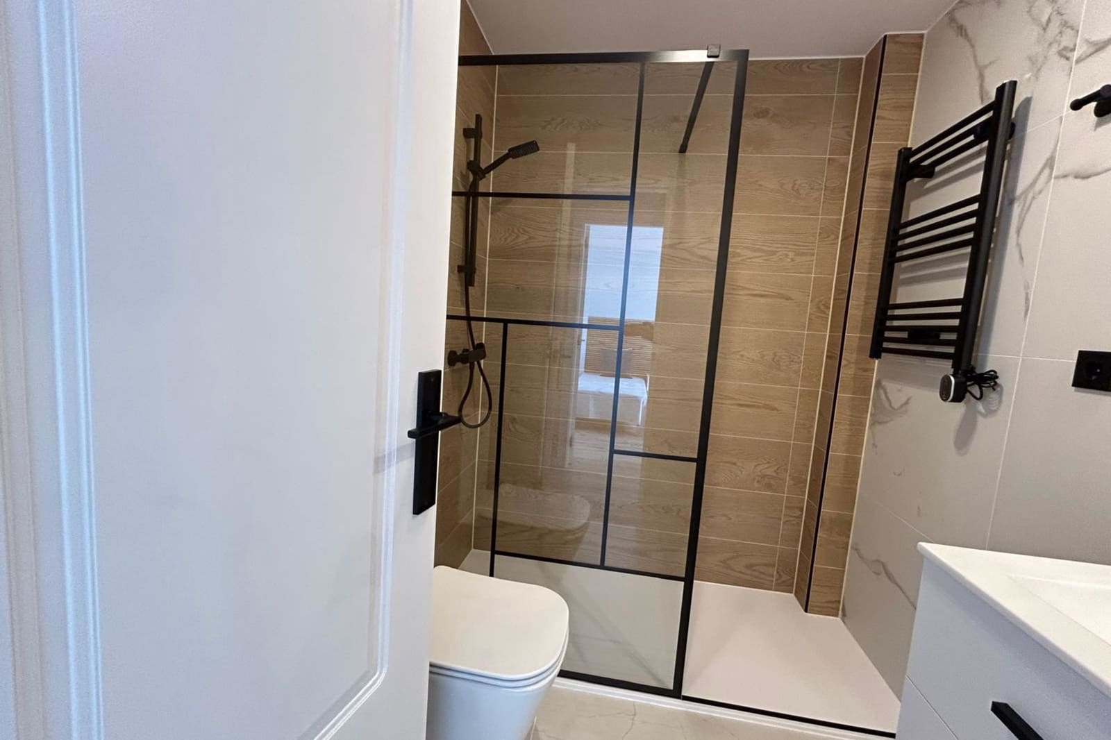 3 makuuhuone Omakotitalo myytävänä paikassa La Florida mukana uima-altaan - 288 000 € (Ref: 9428788)