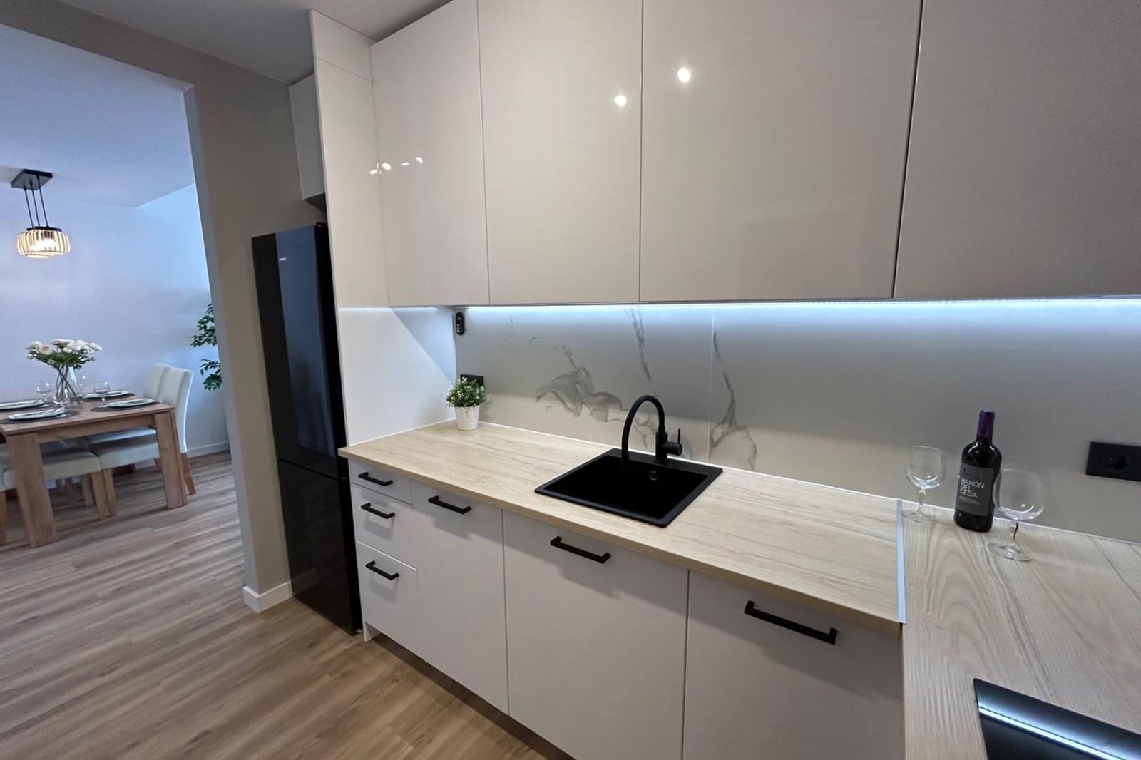 3 makuuhuone Omakotitalo myytävänä paikassa La Florida mukana uima-altaan - 288 000 € (Ref: 9428788)