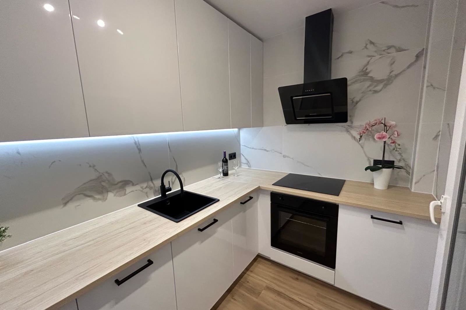 3 makuuhuone Omakotitalo myytävänä paikassa La Florida mukana uima-altaan - 288 000 € (Ref: 9428788)