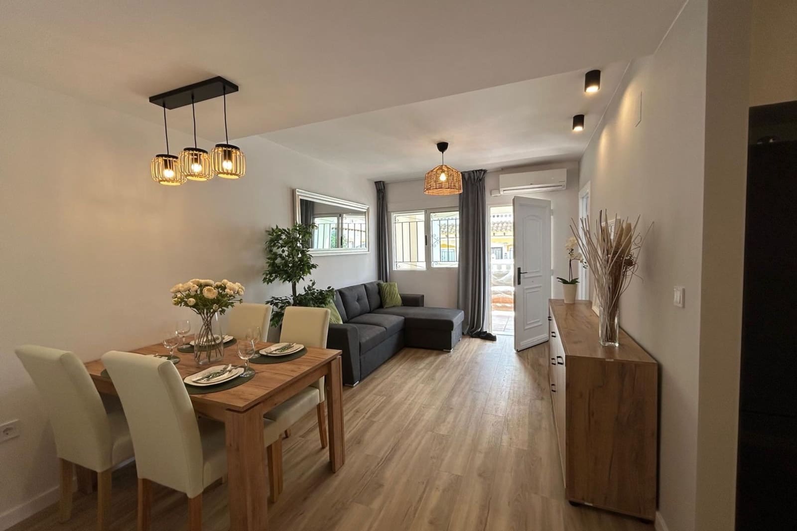 3 makuuhuone Omakotitalo myytävänä paikassa La Florida mukana uima-altaan - 288 000 € (Ref: 9428788)