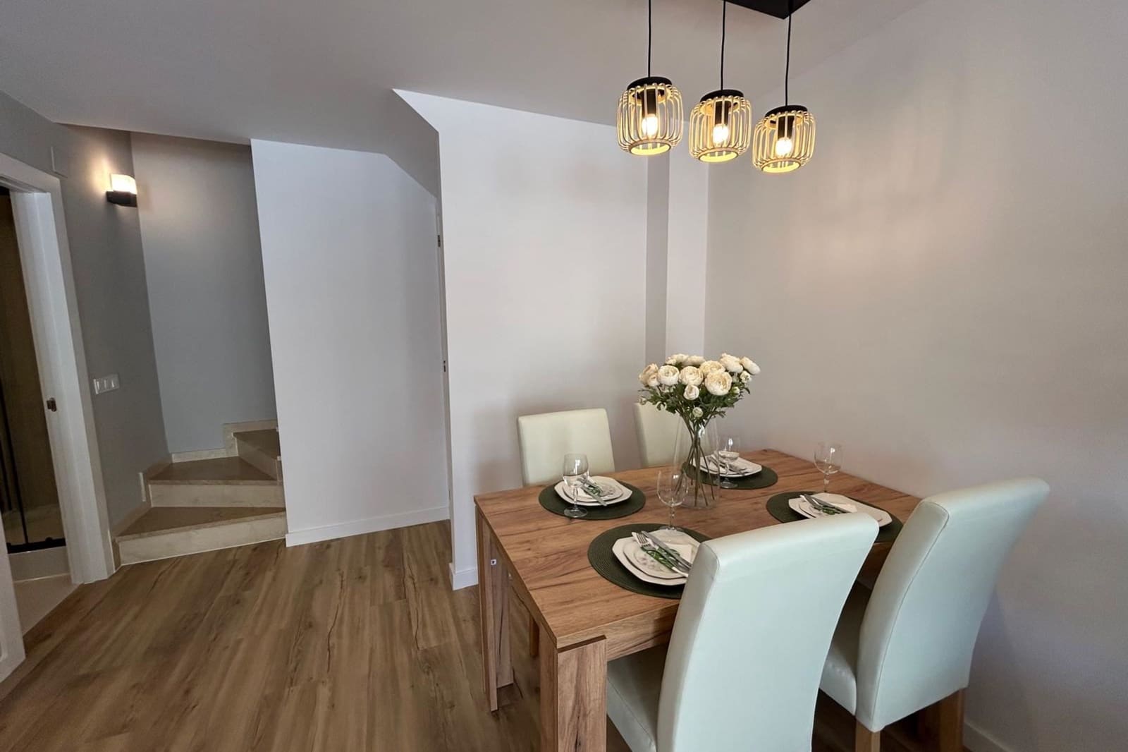 3 makuuhuone Omakotitalo myytävänä paikassa La Florida mukana uima-altaan - 288 000 € (Ref: 9428788)