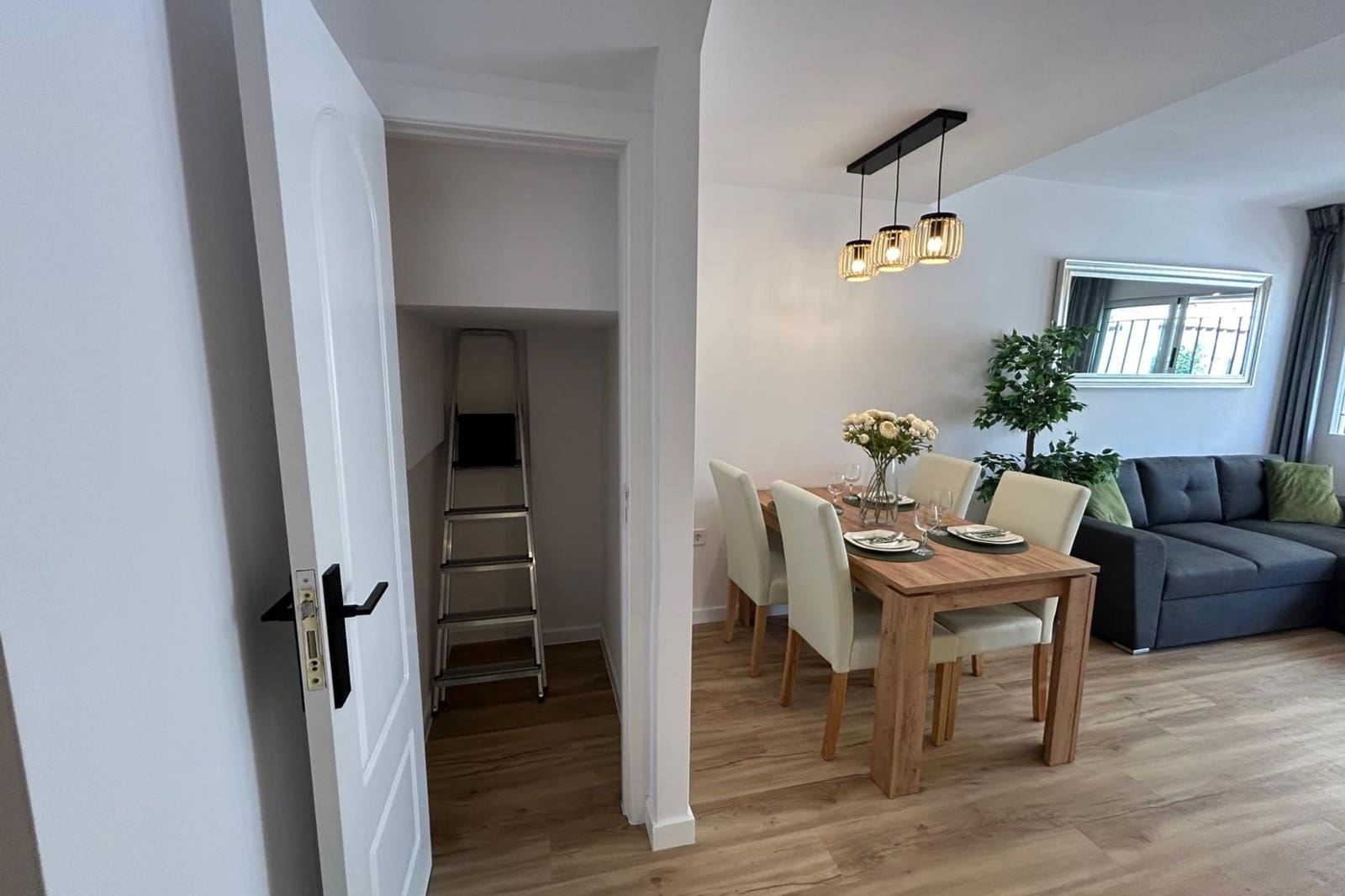 3 makuuhuone Omakotitalo myytävänä paikassa La Florida mukana uima-altaan - 288 000 € (Ref: 9428788)