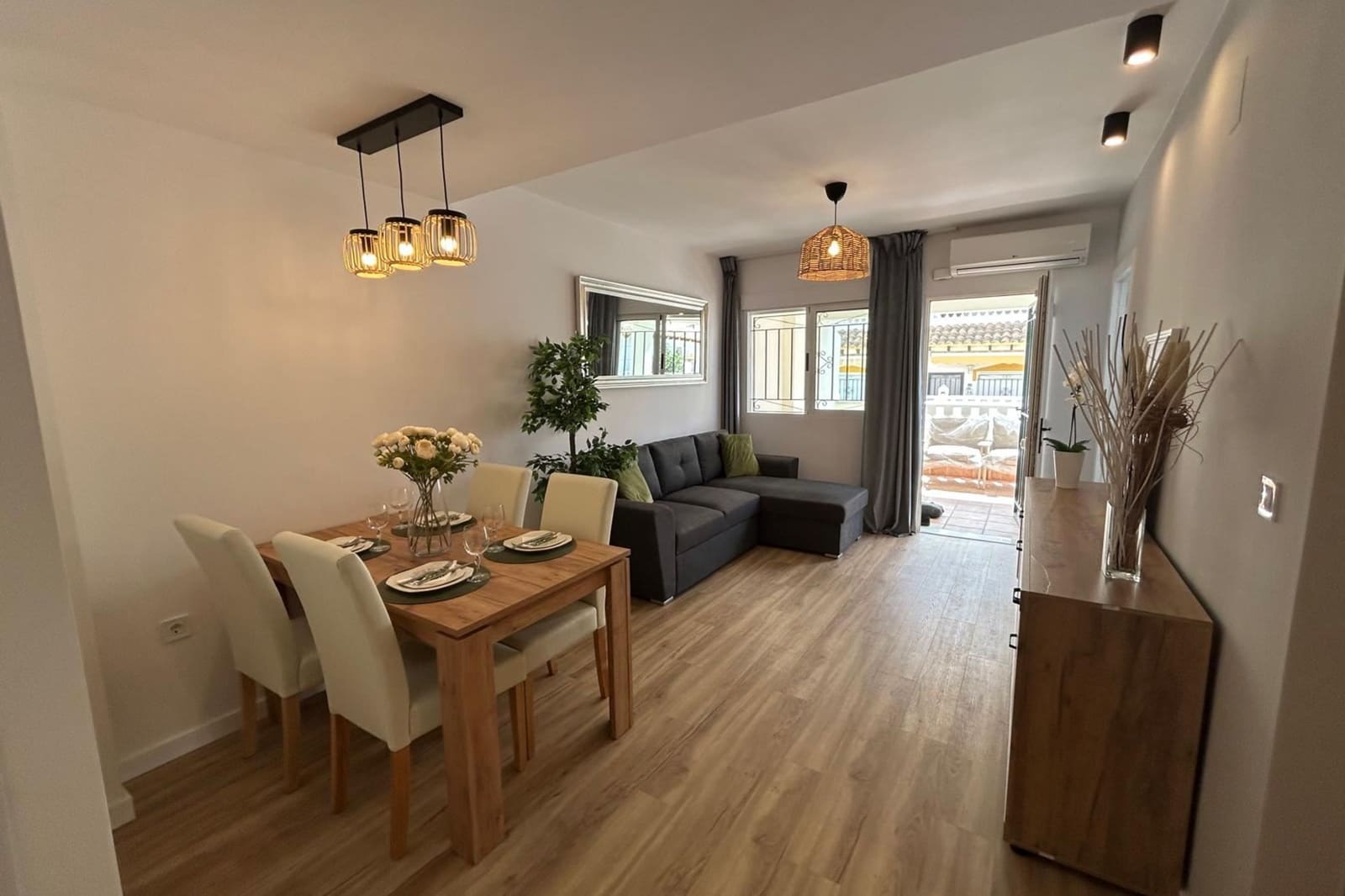 3 makuuhuone Omakotitalo myytävänä paikassa La Florida mukana uima-altaan - 288 000 € (Ref: 9428788)