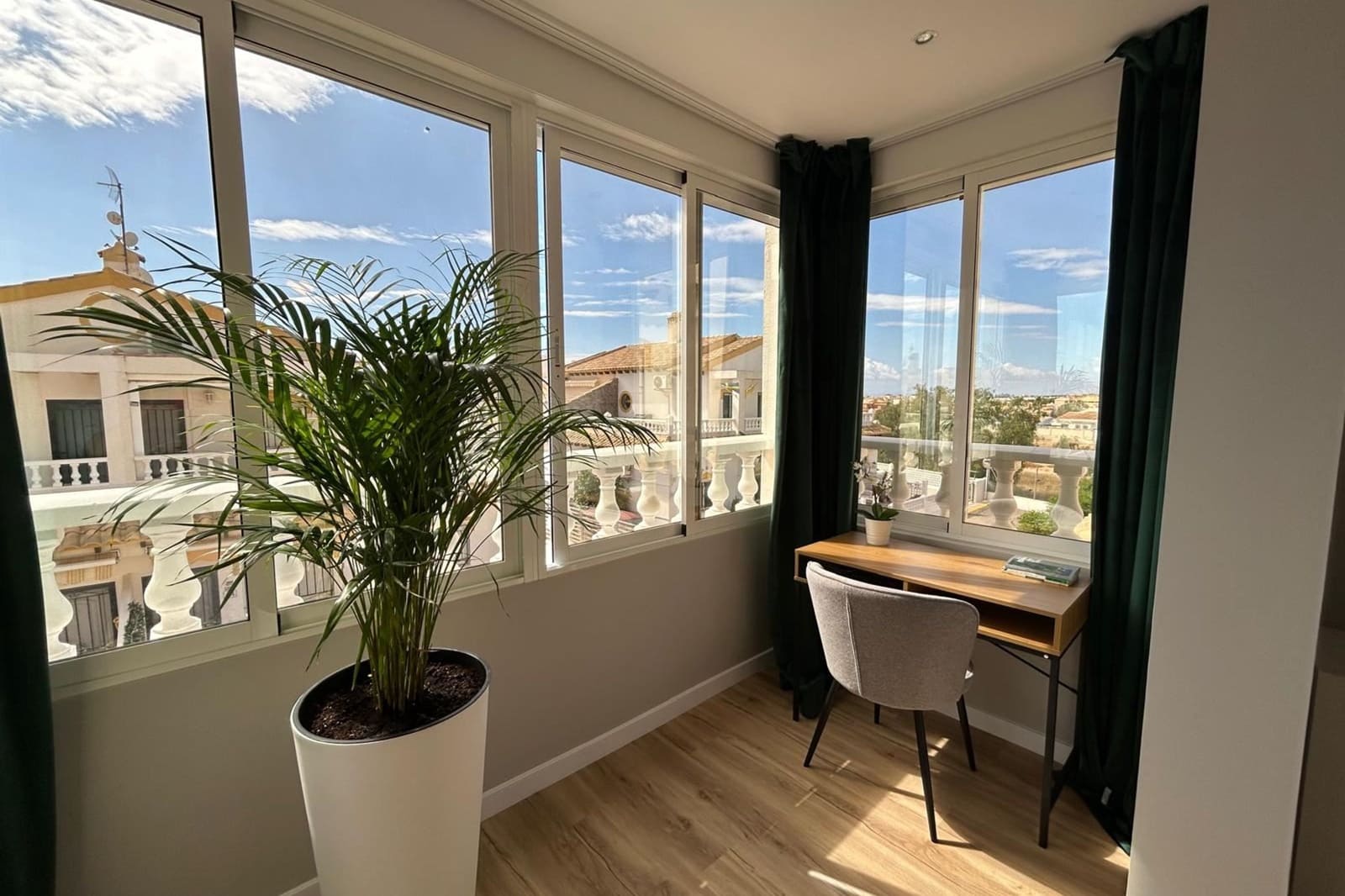 3 makuuhuone Omakotitalo myytävänä paikassa La Florida mukana uima-altaan - 288 000 € (Ref: 9428788)