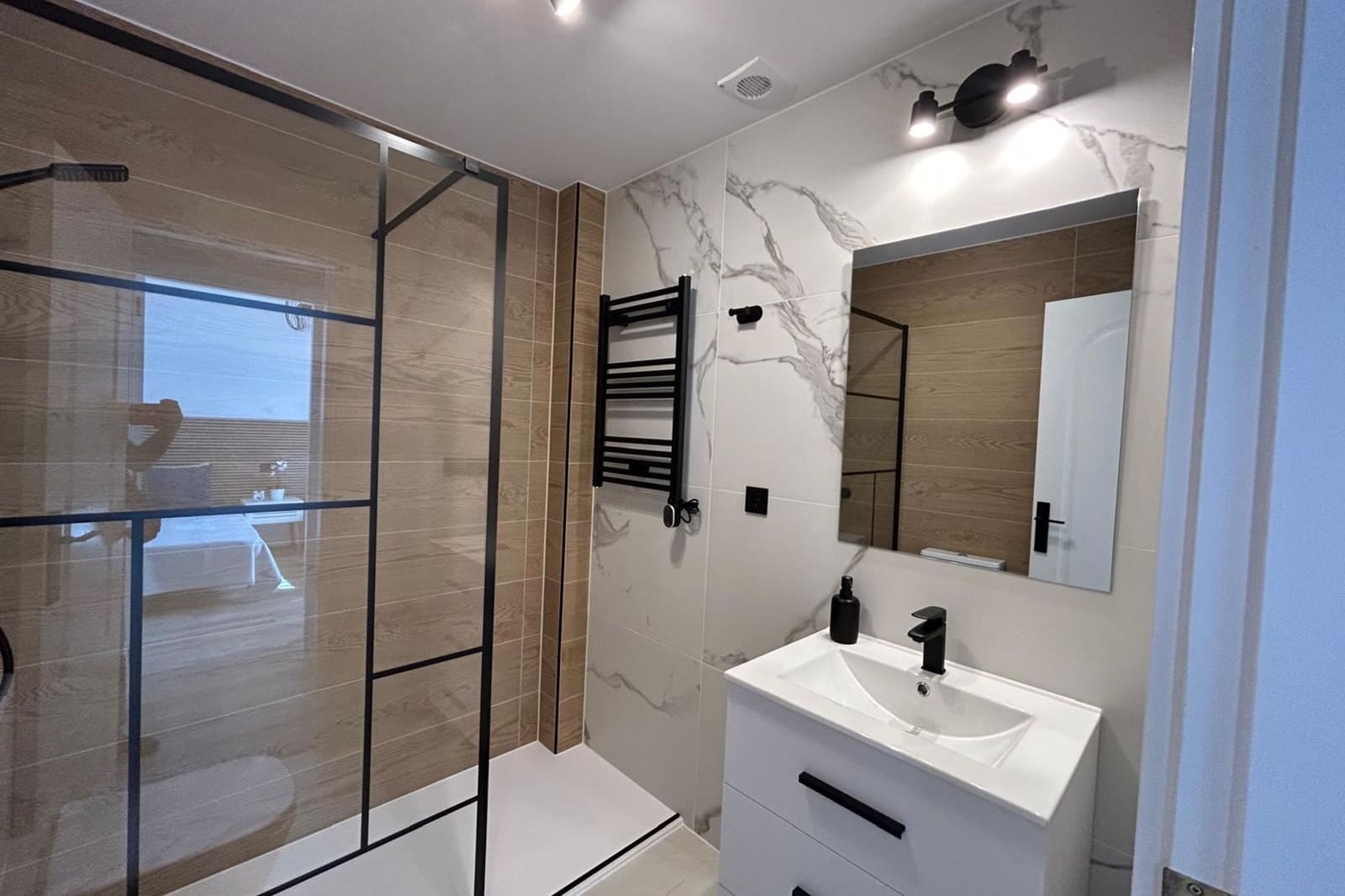 3 makuuhuone Omakotitalo myytävänä paikassa La Florida mukana uima-altaan - 288 000 € (Ref: 9428788)