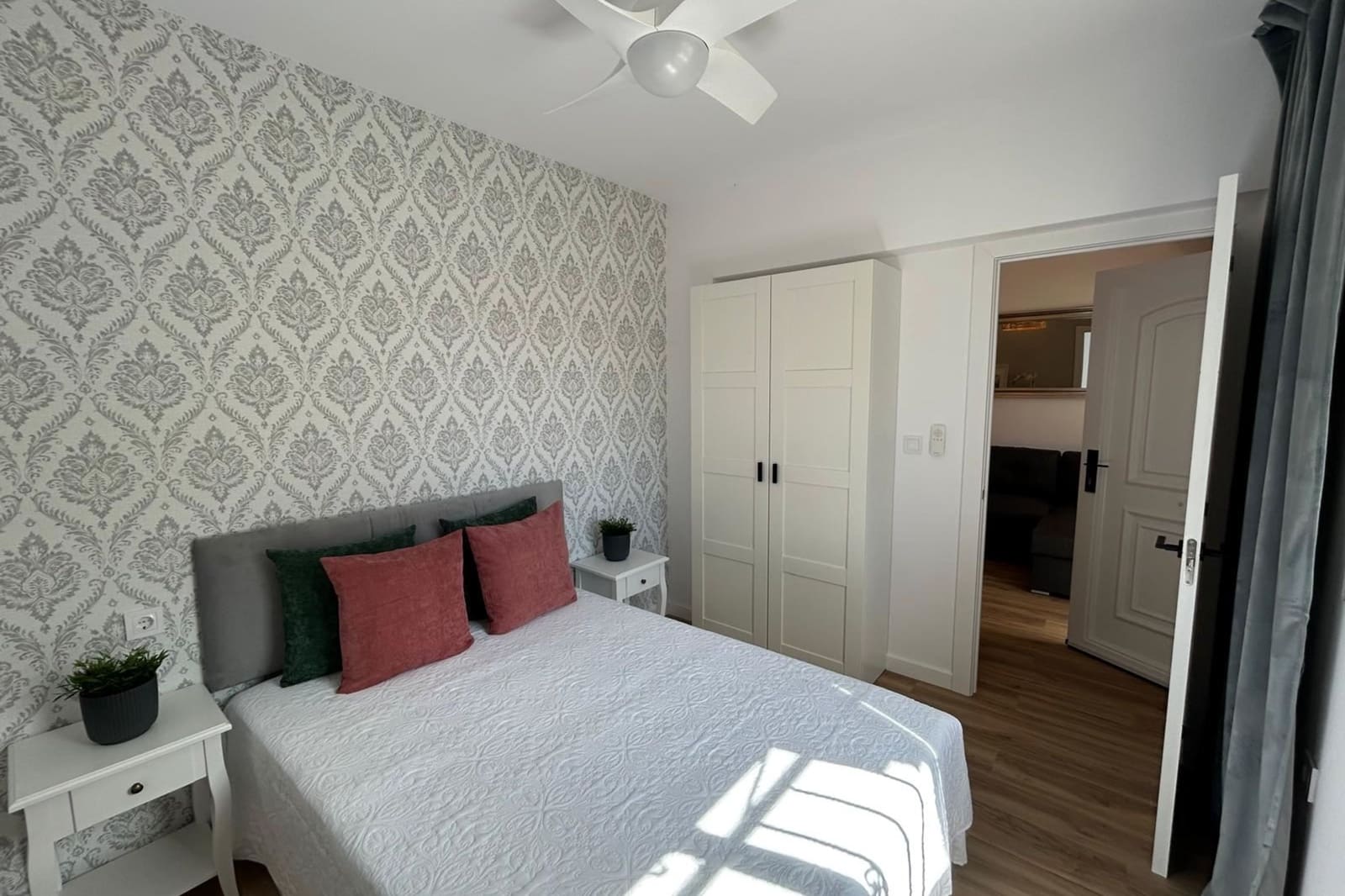 3 makuuhuone Omakotitalo myytävänä paikassa La Florida mukana uima-altaan - 288 000 € (Ref: 9428788)