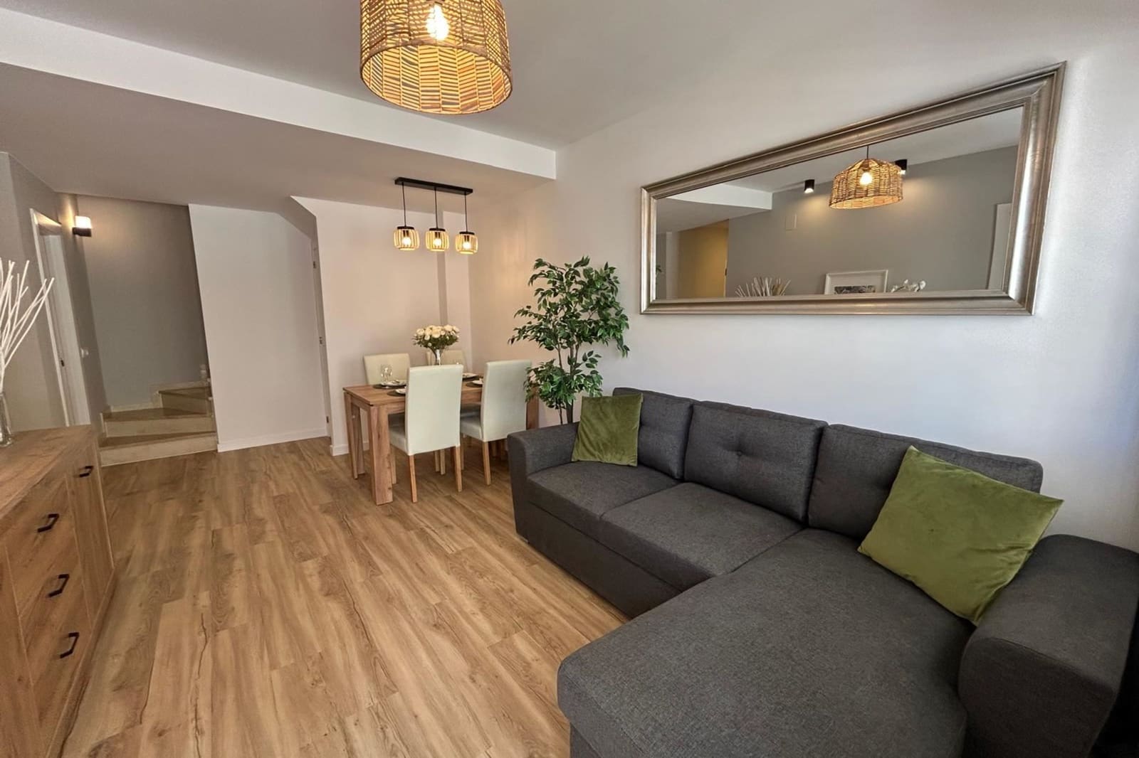 3 makuuhuone Omakotitalo myytävänä paikassa La Florida mukana uima-altaan - 288 000 € (Ref: 9428788)