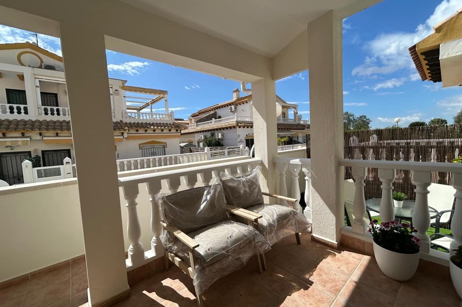 3 makuuhuone Omakotitalo myytävänä paikassa La Florida mukana uima-altaan - 288 000 € (Ref: 9428788)