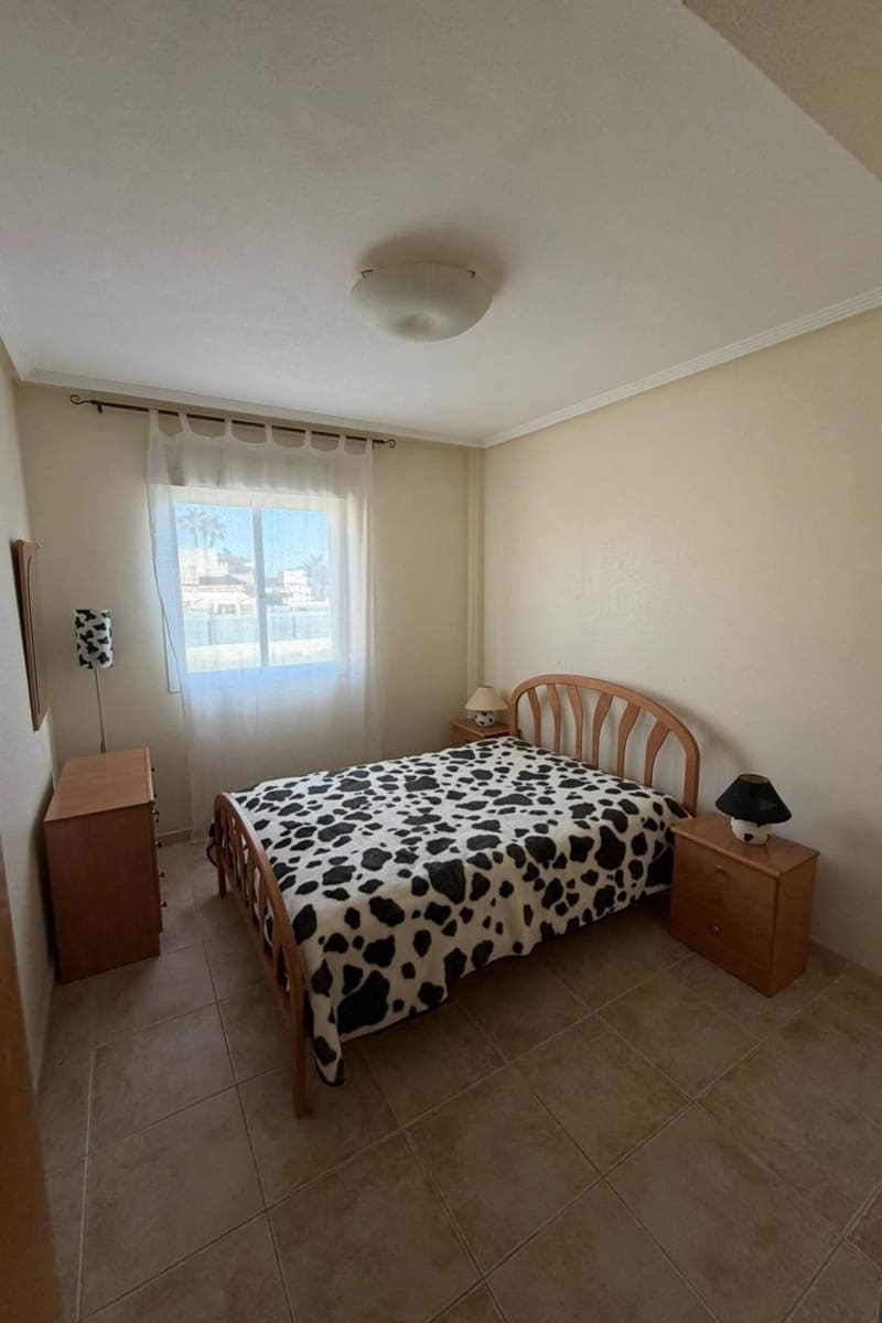 2 makuuhuone Huoneisto myytävänä paikassa Torrevieja mukana uima-altaan - 225 000 € (Ref: 9428789)