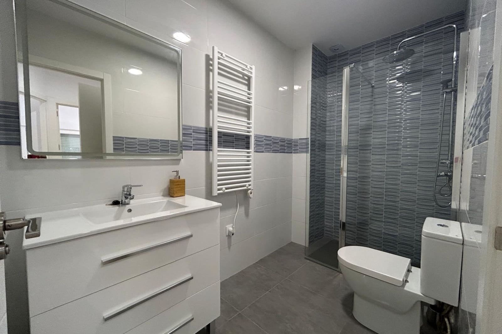 5 makuuhuone Huoneisto myytävänä paikassa Alicante kaupunki - 258 000 € (Ref: 9431770)