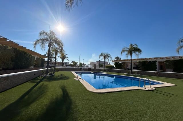 2 soverom Hus til salgs i Mil Palmeras, Pilar de la Horadada med svømmebasseng - € 239 000 (Ref: 9432001)