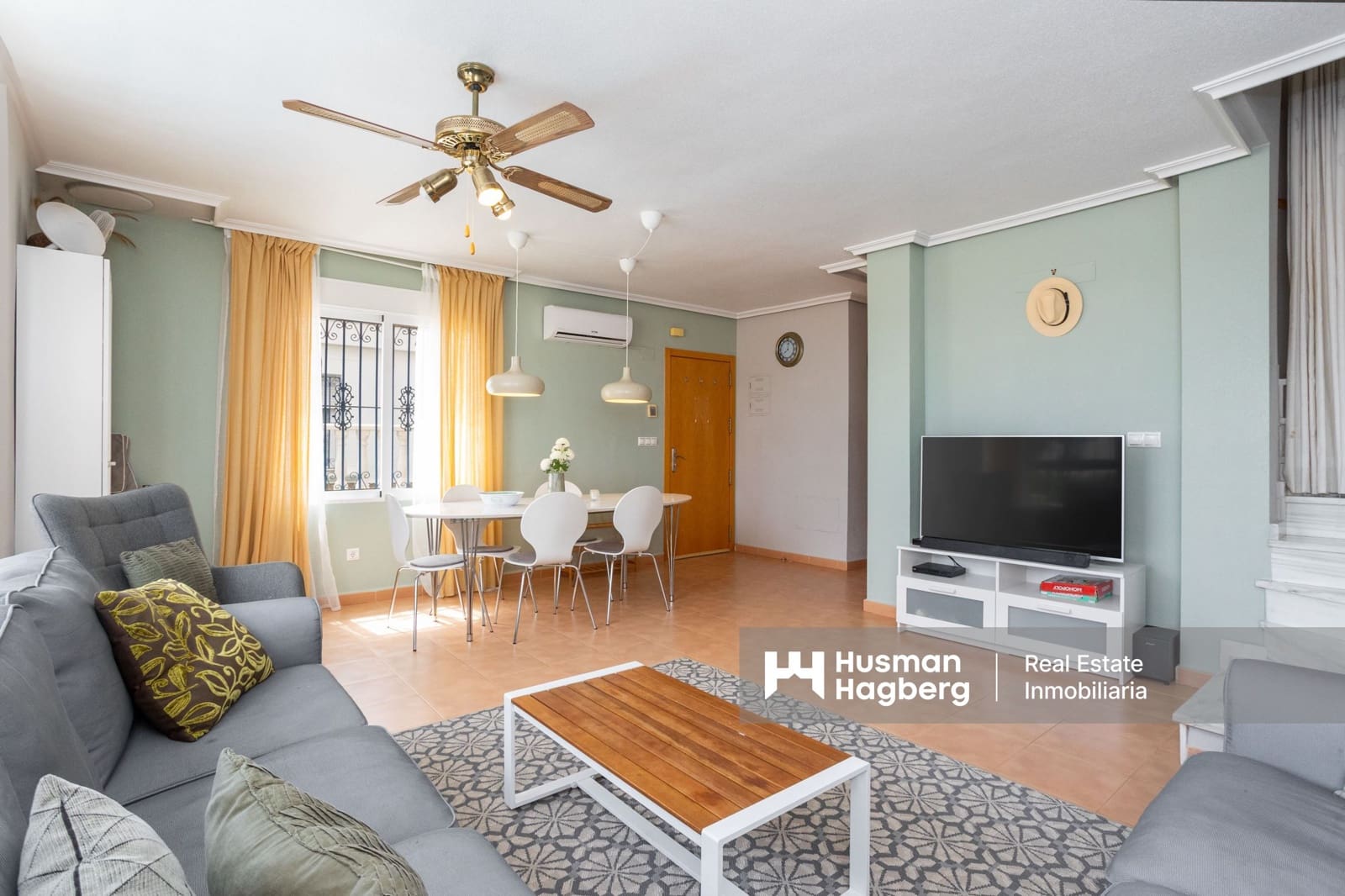 3 quarto Casa em Banda para venda em Villamartin com piscina - 249 000 € (Ref: 9432431)