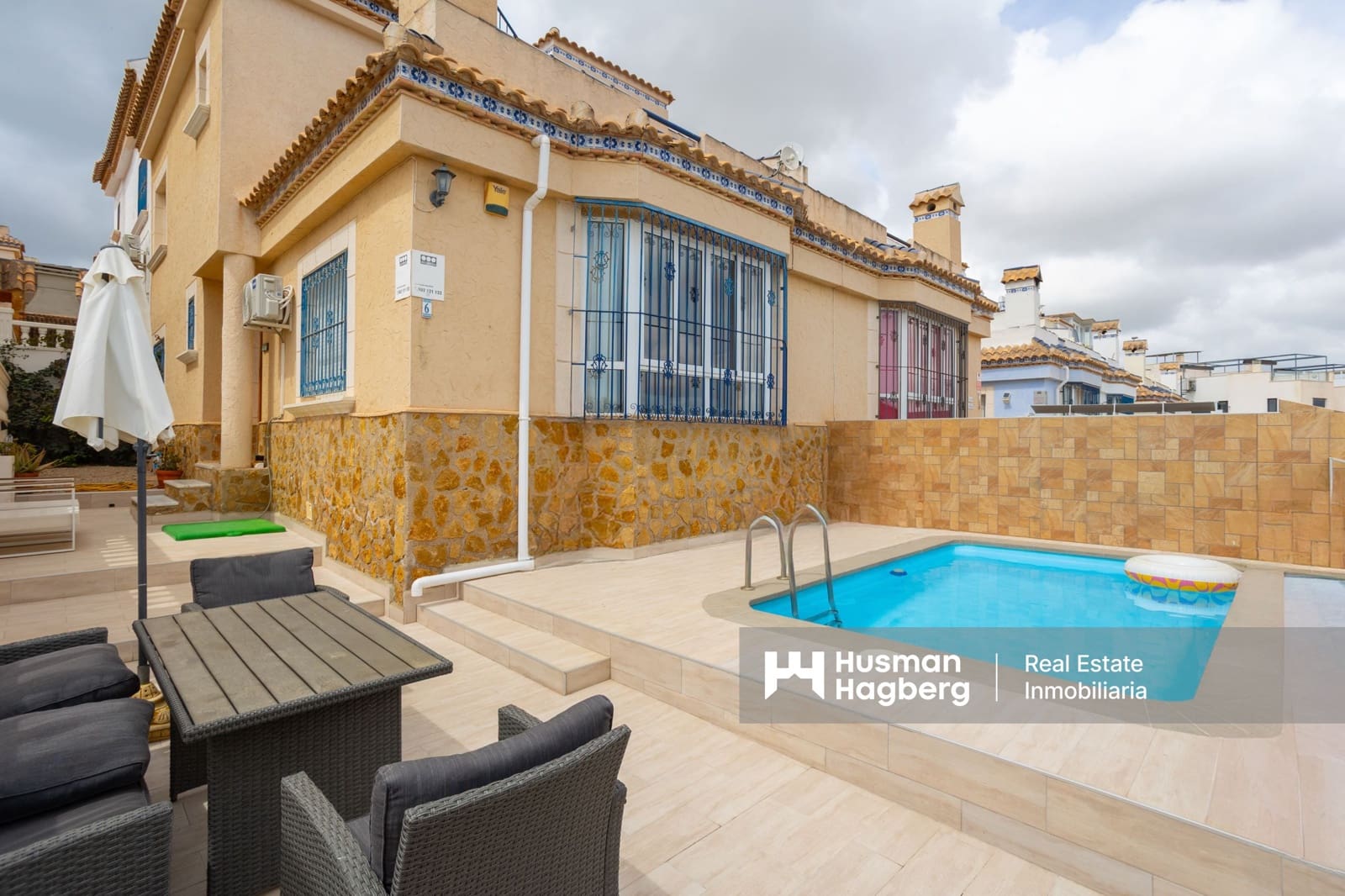 3 quarto Casa em Banda para venda em Villamartin com piscina - 249 000 € (Ref: 9432431)